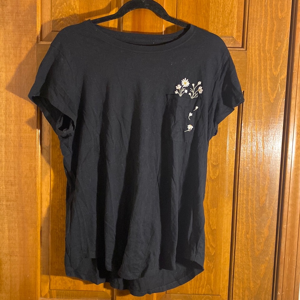 Abercrombie & Fitch flower pocket tee